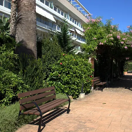 Апартаменты A Lovely Swimming Pool, Parking, Padel *